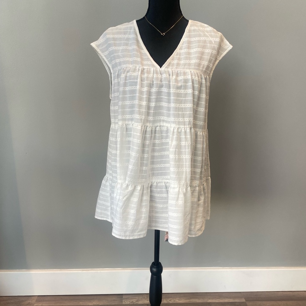 SOLD‼️Elegant White V-Neck Blouse